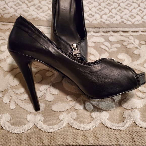 Alexander McQueen Iconic skull zipper platform stilettos - Picture 4 of 16